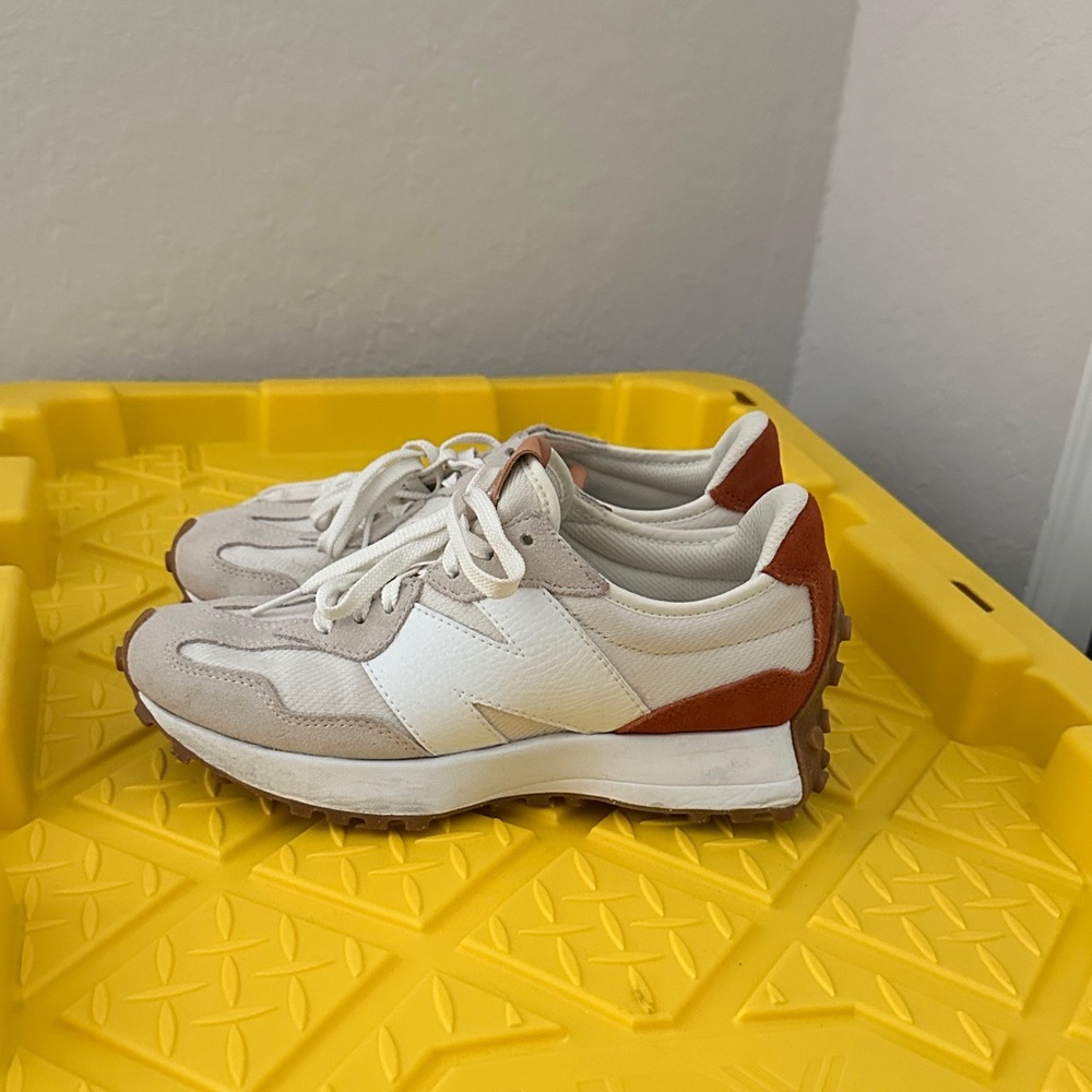 New Balance 327 sneakers - like new
